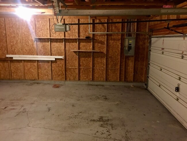 Building Photo - Charming One Story Rambler