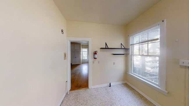 Building Photo - 406 N State St