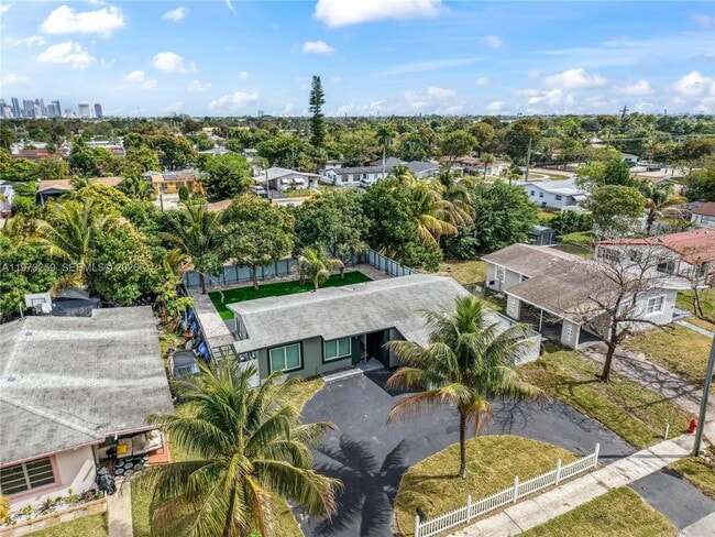 Building Photo - 630 SW 28th Dr