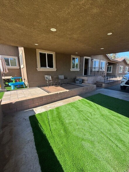 Building Photo - 13758 Lakeview Ct