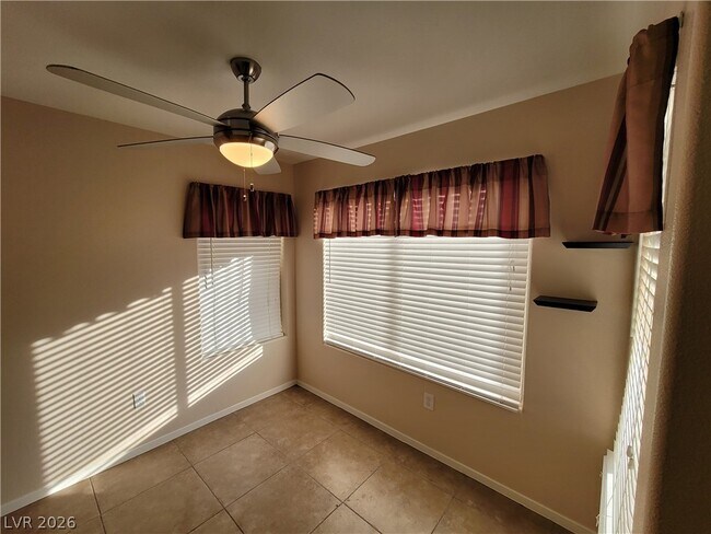 Building Photo - 5710 E Tropicana Ave