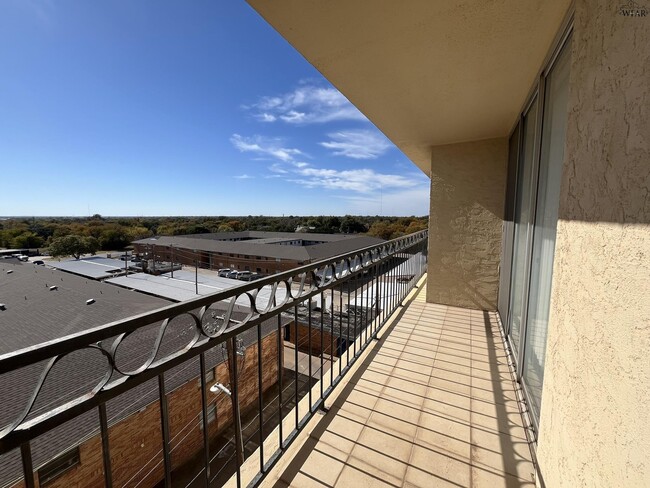 Building Photo - 2100 Santa Fe St