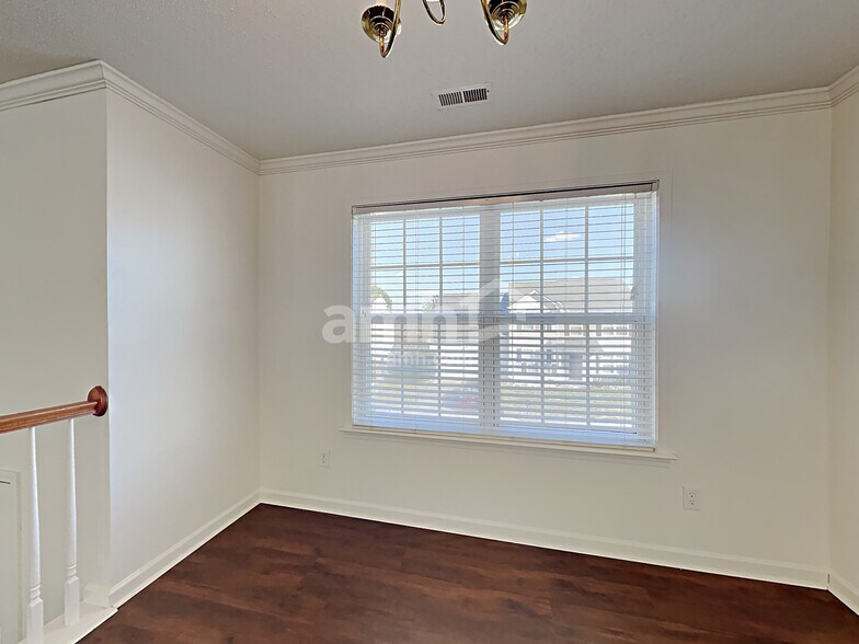 Building Photo - 4901 Alenja Ln