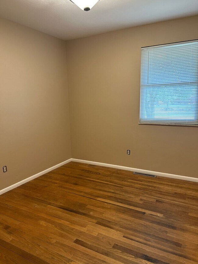 Building Photo - 3710 Hickory Ln