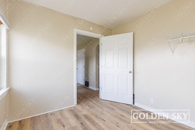 Building Photo - 4613 S Madison St