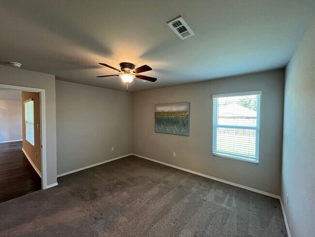 Building Photo - 103 JO Pk Ln