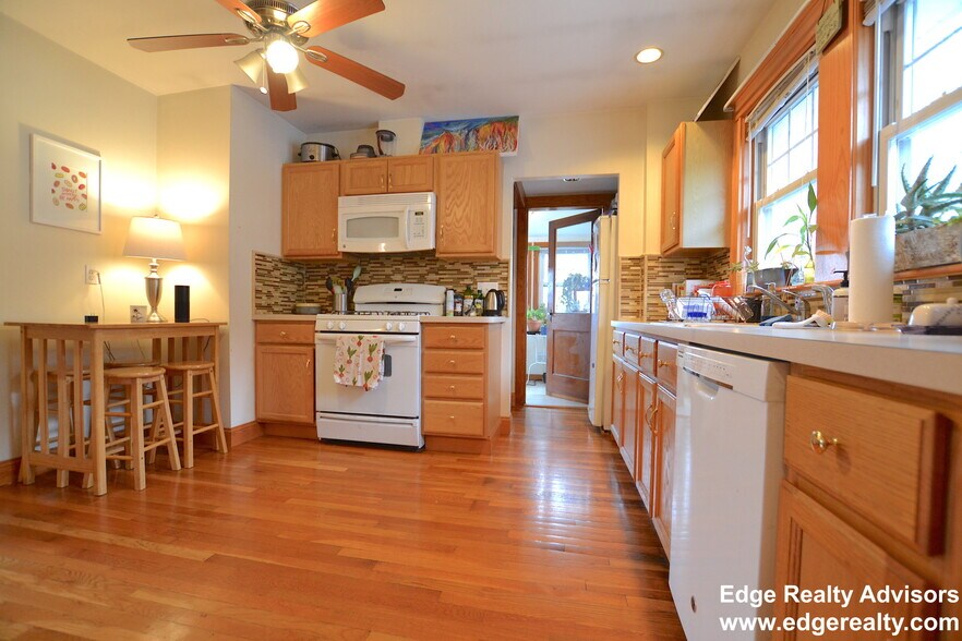 Primary Photo - 36 Elmira St
