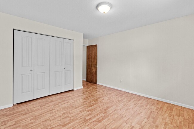 Building Photo - Rice St (17/19)