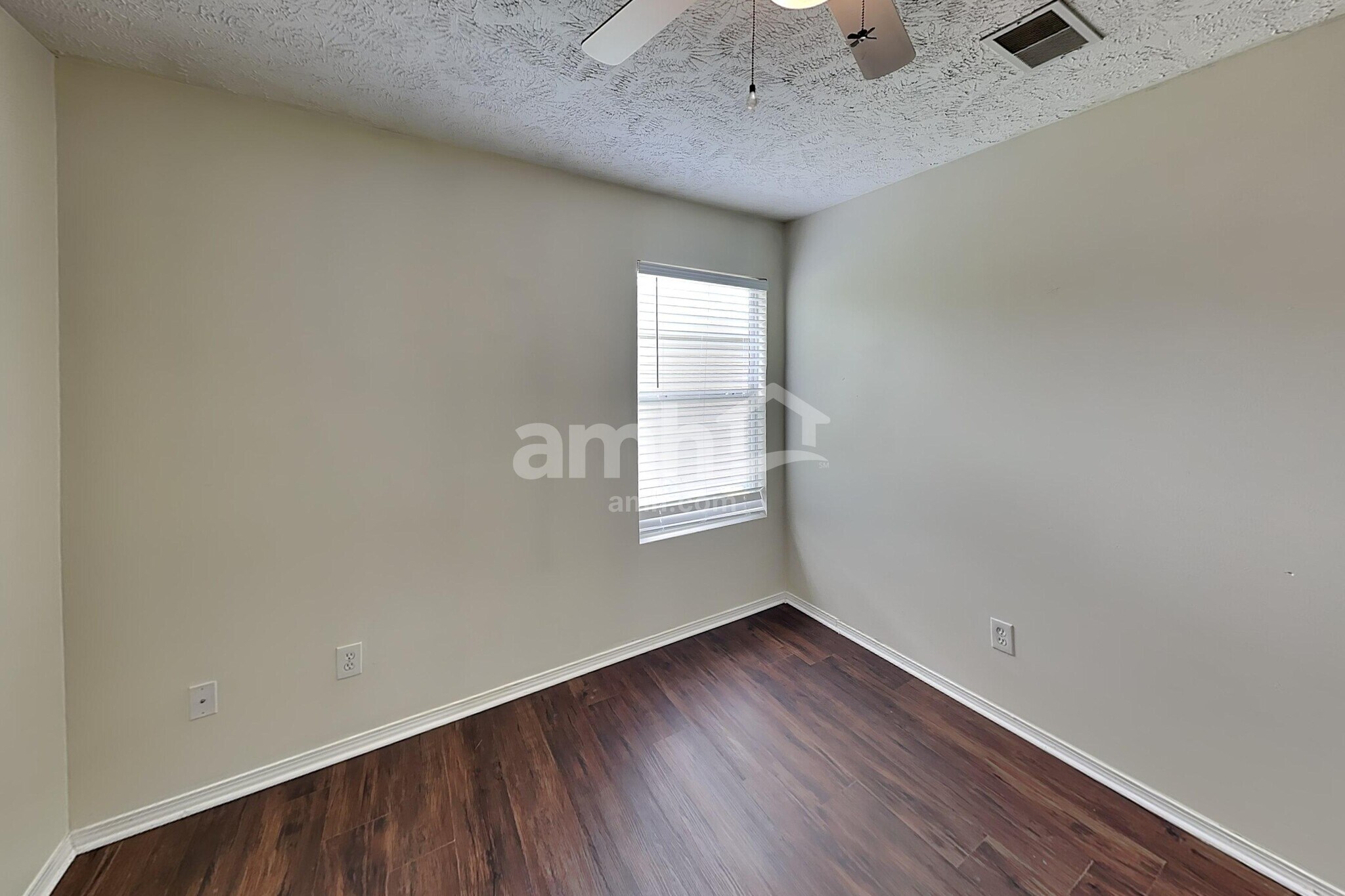 Building Photo - 2651 Sutherland Dr