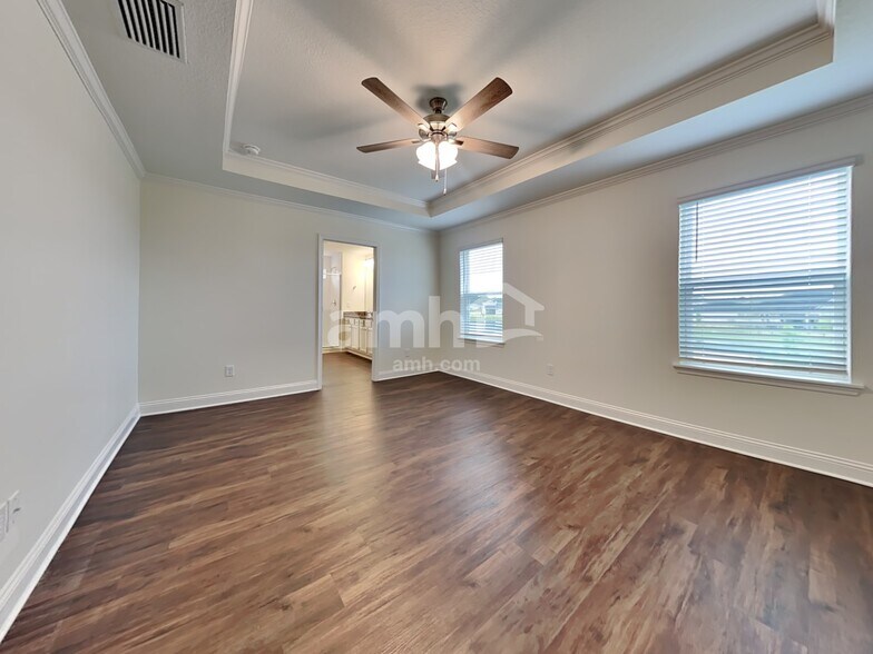 Building Photo - 302 Banyan Frst Dr