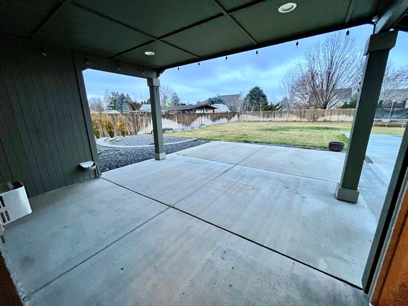 Building Photo - 3185 W Peninsula Dr