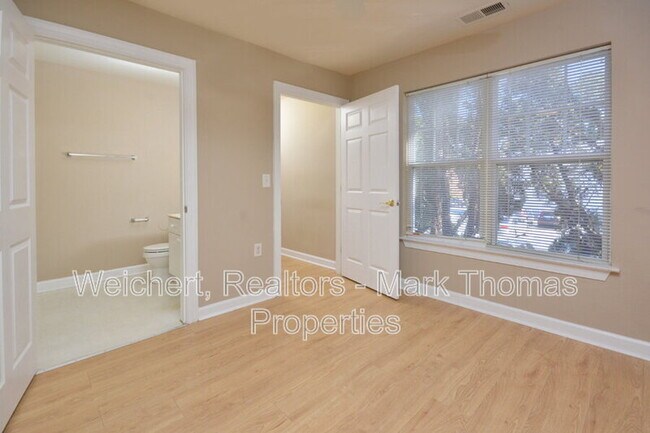 Building Photo - 929 Morreene Rd