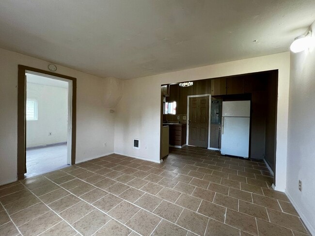 Building Photo - 614 N 4th Ave
