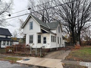 Building Photo - 1027 E 70th St