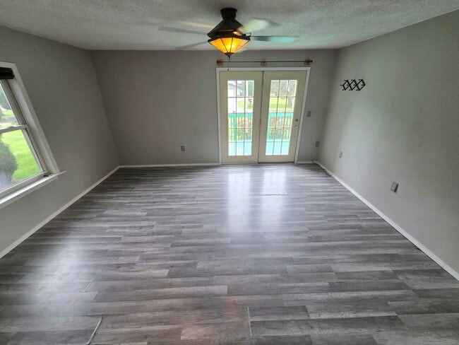 Building Photo - AVAILABLE NOW! - 3 Bed, 1 Bath Home In Cloquet!