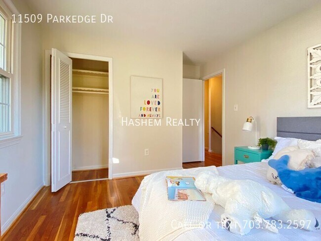 Building Photo - 11509 Parkedge Dr