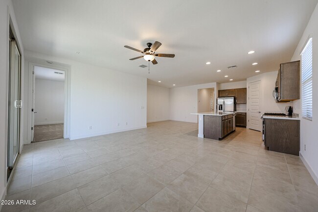 Building Photo - 26096 N 170th Ave