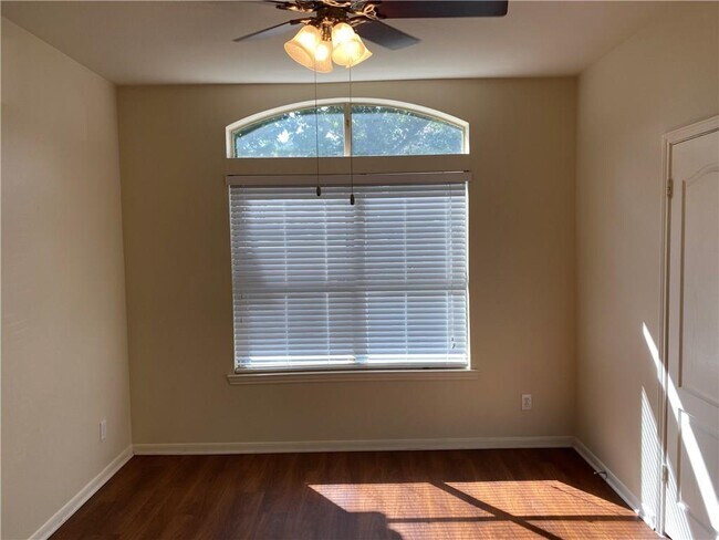 Building Photo - 6000 Shepherd Mountain Cove