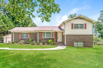 Building Photo - 1119 Meadow Ln