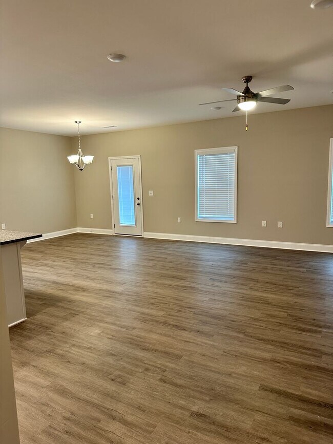 Building Photo - 2766 Cedrus Ave