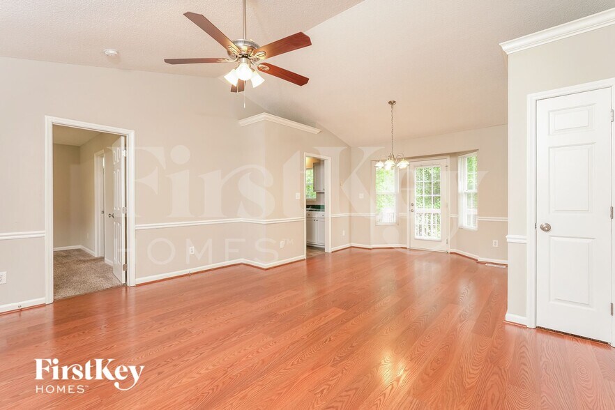 Building Photo - 514 3 Oaks Dr