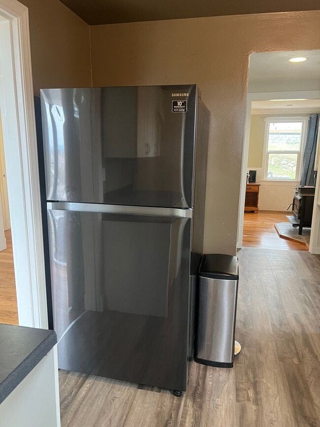 Building Photo - Renton 2 bedroom 1 bath home available now!