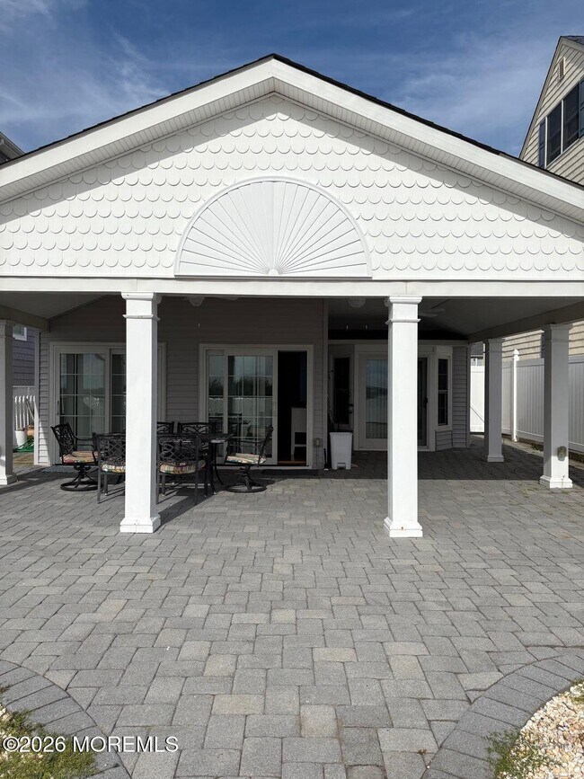 Building Photo - 11 Harborside Dr W