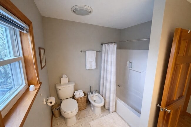 Building Photo - 50 School St