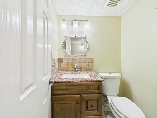 Building Photo - 6416 Bankside Dr