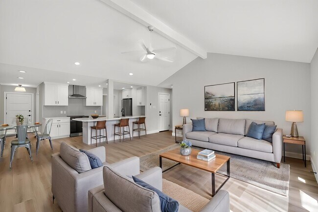 Building Photo - 5743 Ludington Dr