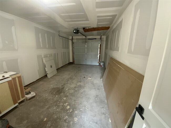 Building Photo - 610 Fostoria Ln