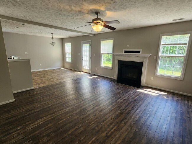 Building Photo - 128 Tuxford Ct