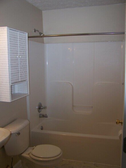 Hall Full Bath - 151 Brookland Ter