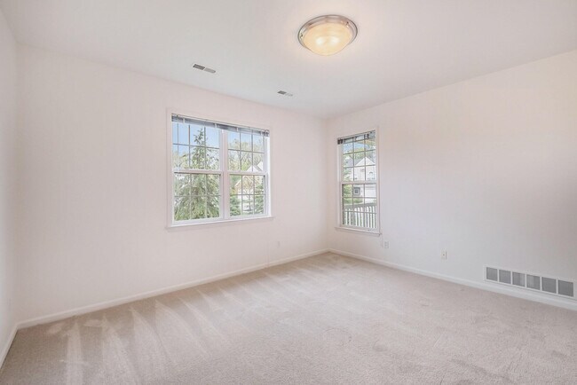 Building Photo - 2925 N Knightsbridge Cir