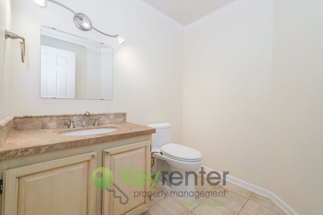 Building Photo - Comfort and Style in the Heart of Seattle