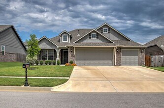 Building Photo - 4 bedroom, 3 car garage - Broken Arrow Schools