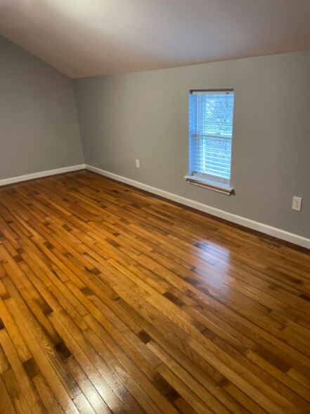 Building Photo - 116 E Main St