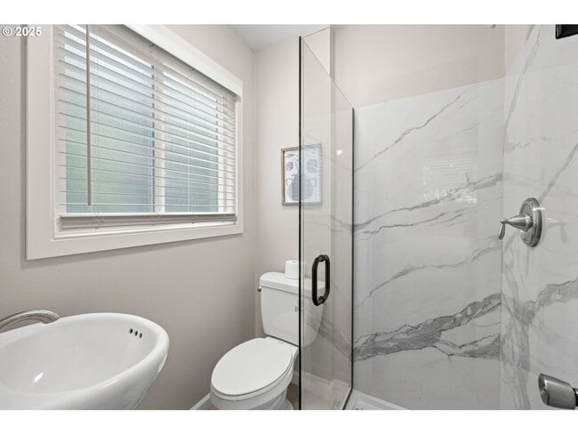 Building Photo - Updated renovations 3BD 2BA 1,050SQ FT in ...