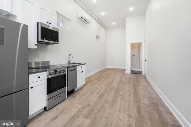 Building Photo - 223 S 45th St