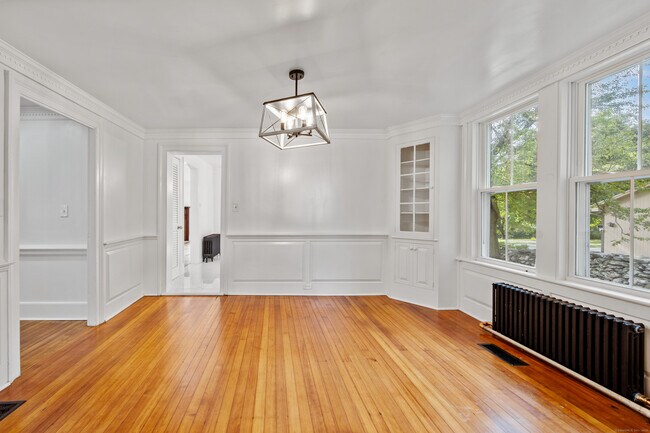 Building Photo - 2921 Nichols Ave