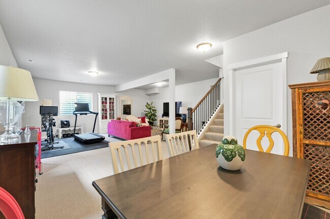 Building Photo - Beautiful "like new" home available for re...