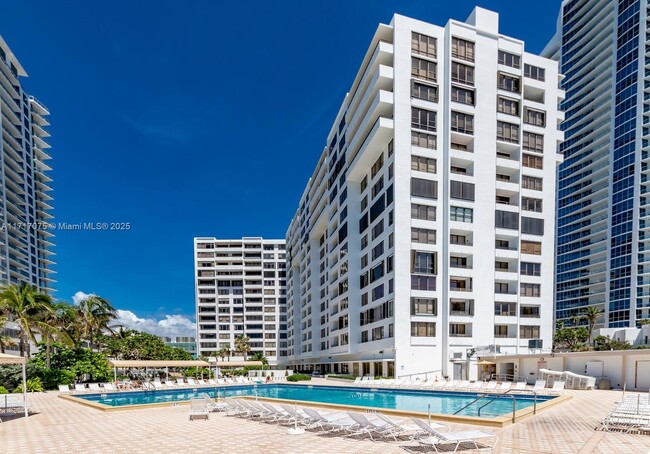 Building Photo - 3505 S Ocean Dr