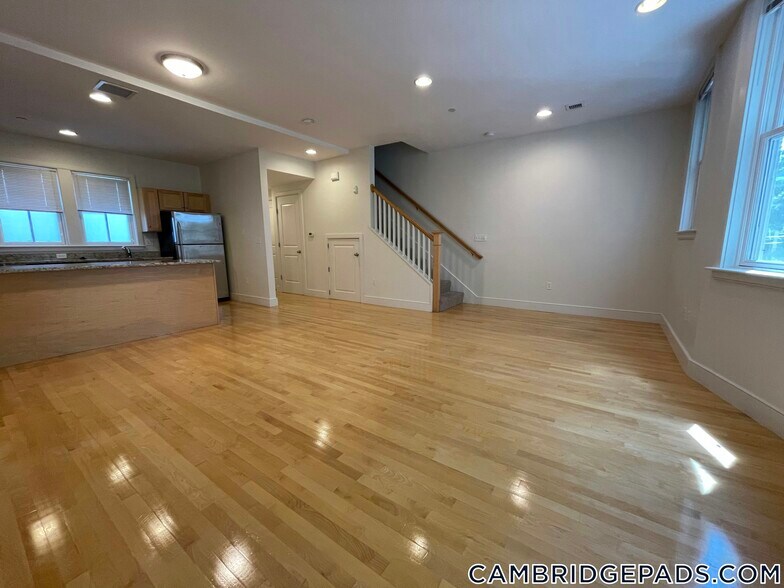 Building Photo - 110 Second St