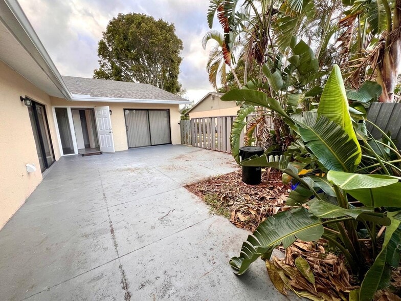 Building Photo - 8113 Ambach Way