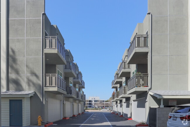 Building View - The Centre