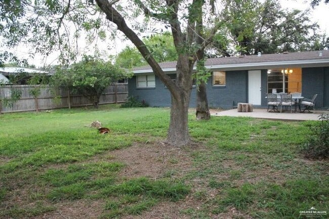 Building Photo - 14 Camellia Ave