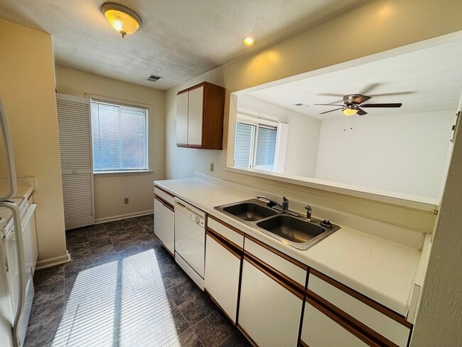 Building Photo - 402 Berryfield Ln
