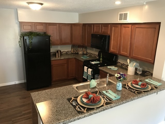 Modern Kitchen | Indianapolis Apartments | Fountain Lake Villas - Fountain Lake Villas