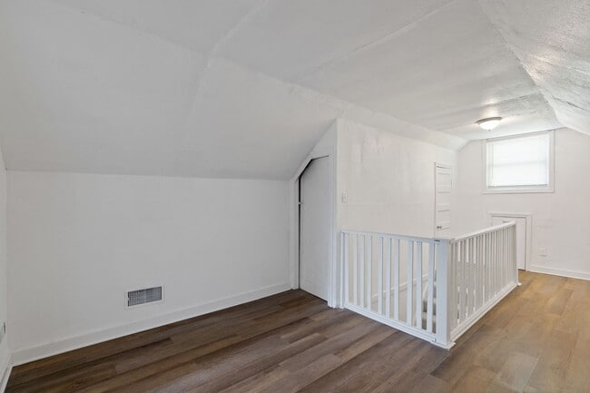 Building Photo - Charming 3BR/1B Single-Family Home