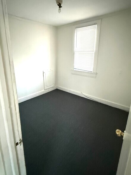 Building Photo - 9727 Dequindre St